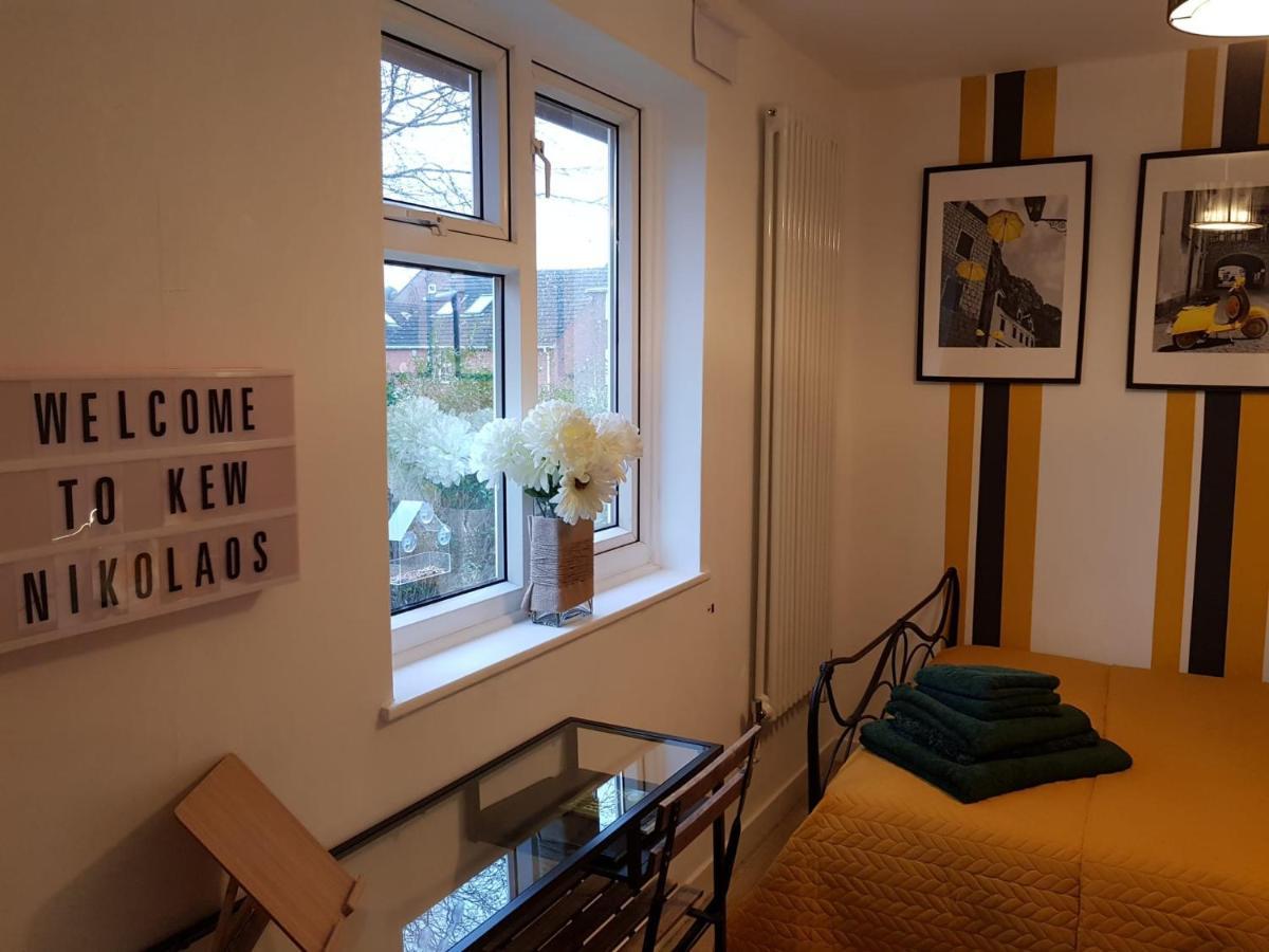 Kew Gardens - Private Double Room Richmond London - Homestay Exteriör bild