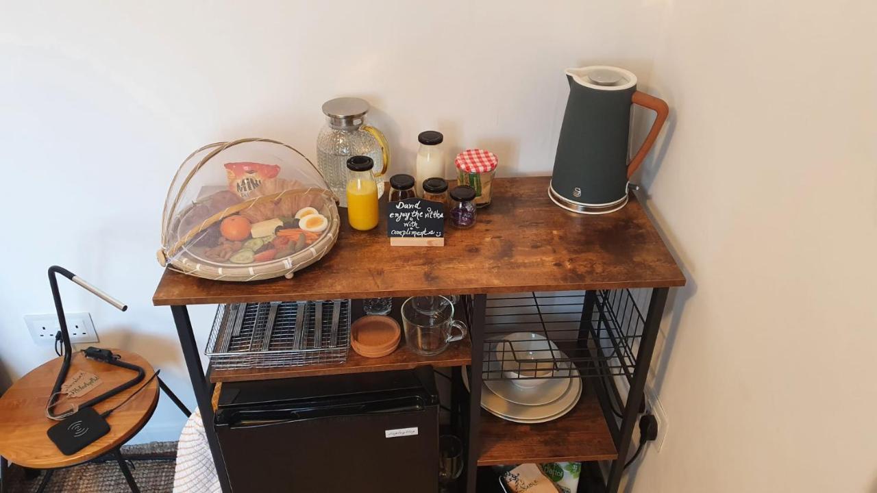 Kew Gardens - Private Double Room Richmond London - Homestay Exteriör bild
