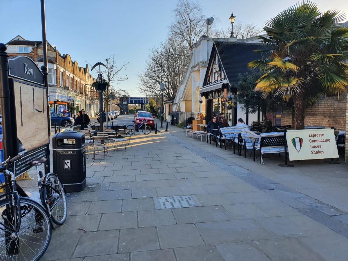Kew Gardens - Private Double Room Richmond London - Homestay Exteriör bild