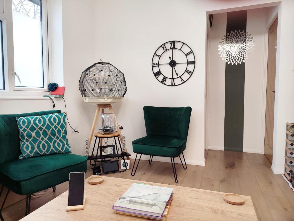 Kew Gardens - Private Double Room Richmond London - Homestay Exteriör bild