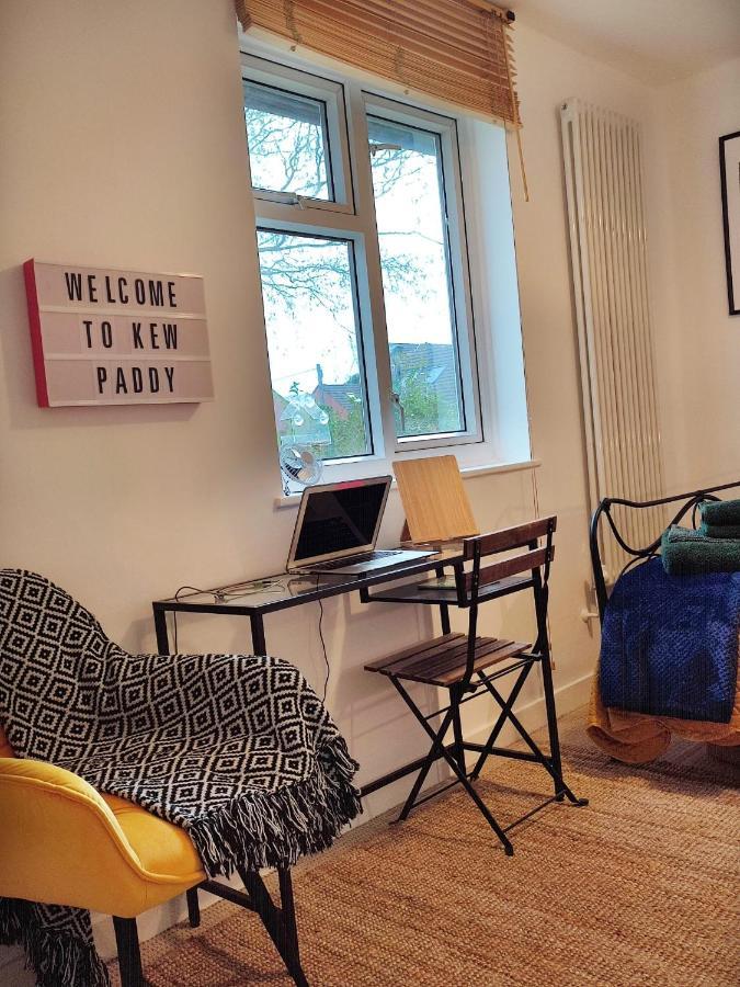 Kew Gardens - Private Double Room Richmond London - Homestay Exteriör bild